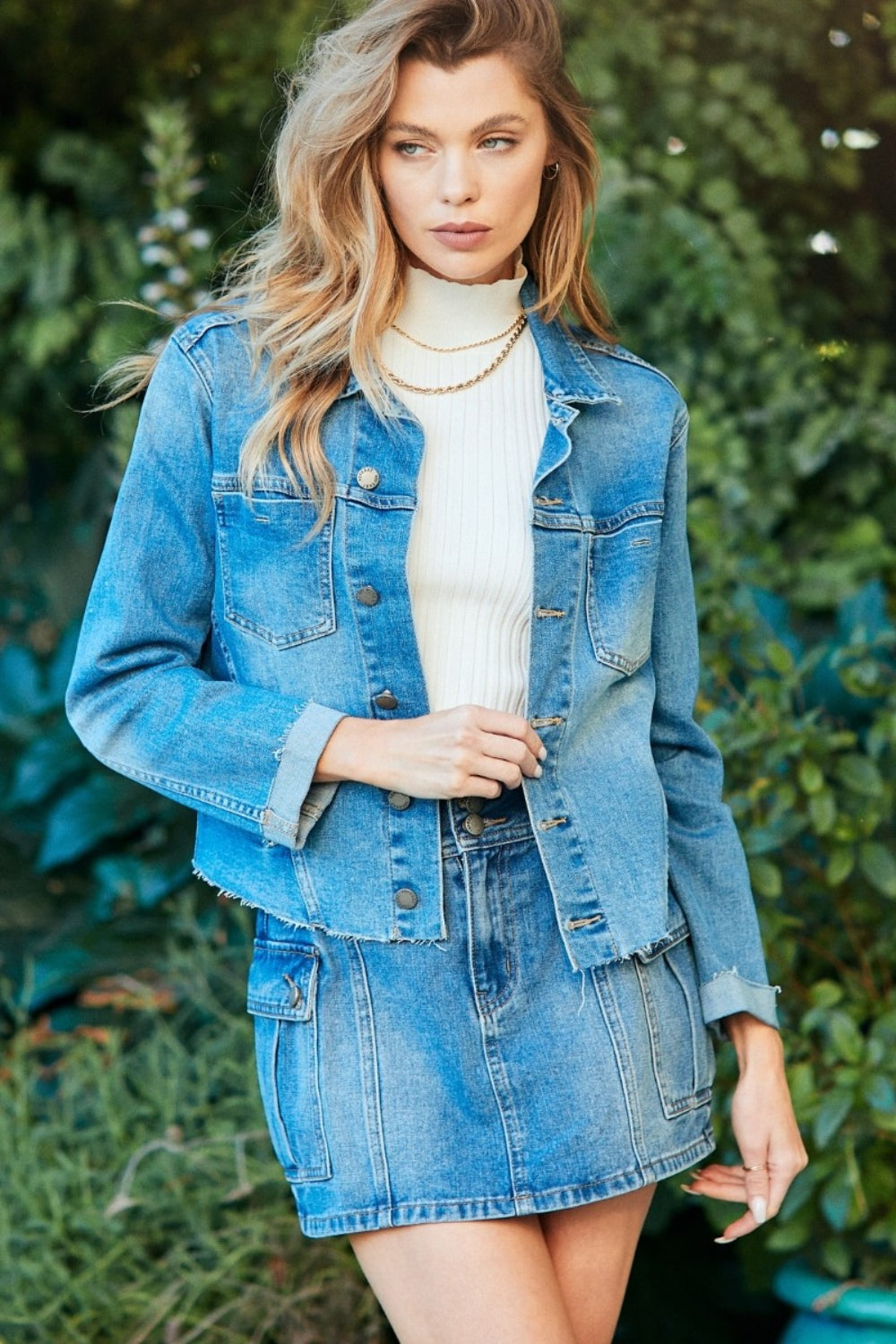 Classic Meets Trendy: Veveret Button Up Raw Hem Denim Jacket