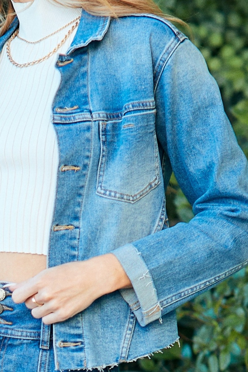 Classic Meets Trendy: Veveret Button Up Raw Hem Denim Jacket